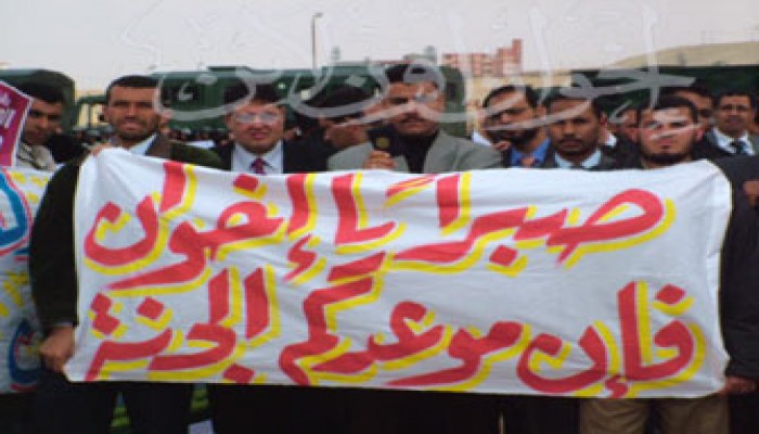 "العسكرية" ترفض رفع الحظر عن قيادات الإخوان رغم البراءة!