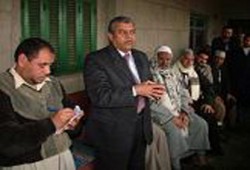 شاكر وبدر الدين يهديان أهالي دائرتيهما 20 تأشيرة حج