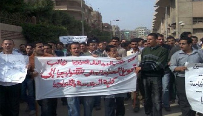 طلاب معهد التكنولوجيا ببنها يفضون اعتصامهم بعد وعدهم بالكلية