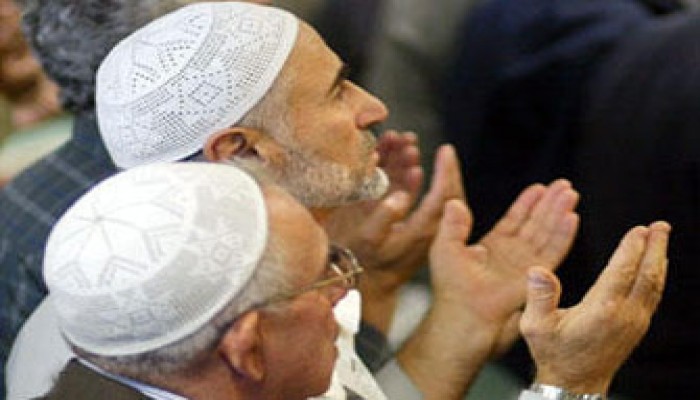 حكم رفع اليدين في الدعاء