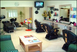 كوافير المحجبات.. الواقع يفرض نفسه