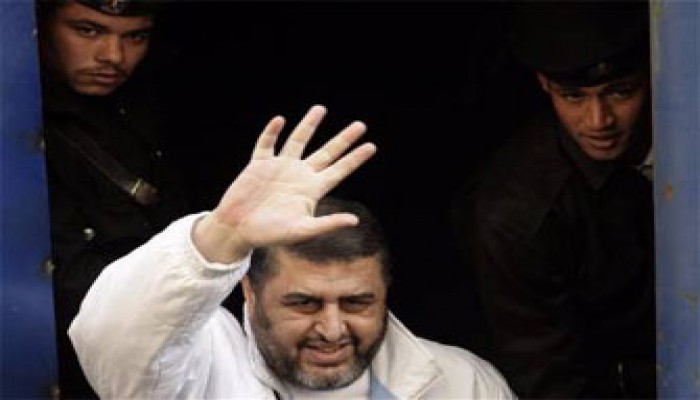 دفاع الشاطر وإخوانه يطعن على أحكام العسكرية