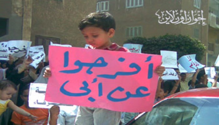 وقفة احتجاجية لأهالي معتقلي الإخوان بالدقهلية