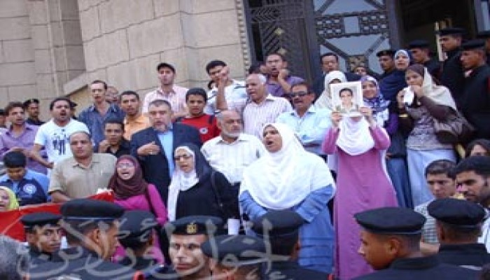 اعتصام مفتوح لأهالي وزملاء رفعت بعد صدور قرار اعتقال جديد له