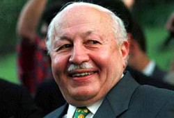 تركيا.. العفو عن الزعيم الإسلامي التاريخي أربكان من الإقامة الجبرية