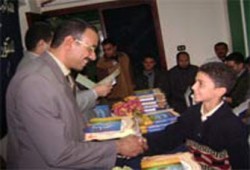 عبد الفتاح حسن يكرم 320 متفوقًا بشبين القناطر