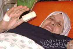 أم نضال تستعد لدخول غرفة العمليات وتطلب الدعاء