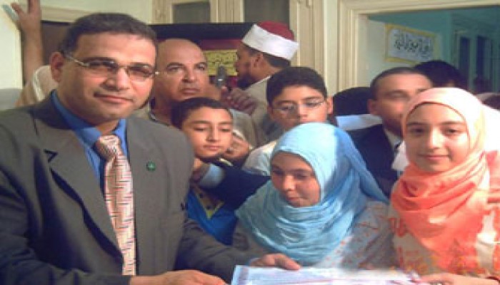 مجدي عاشور يكرم المتفوقين من أبناء المرج