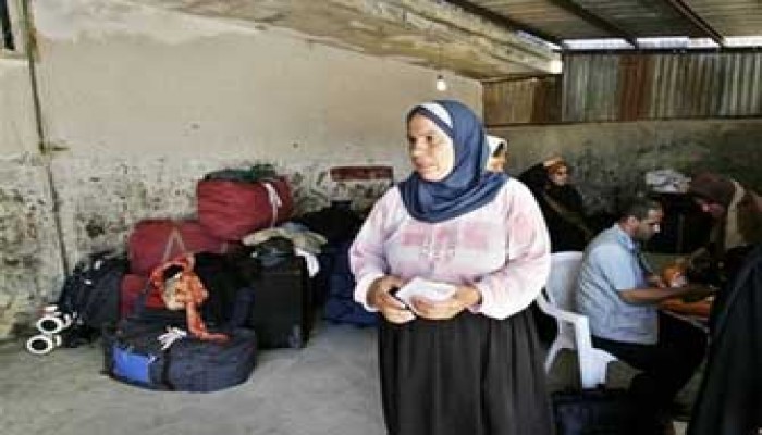 العالقون الفلسطينيون يناشدون مبارك إعادة فتح المعبر