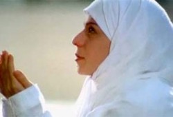 حدود ما تكشفه المرأة أمام زوج ابنتها