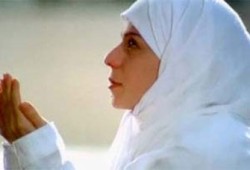 حدود ما تكشفه المرأة أمام زوج ابنتها