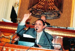 صرف مخلَّفات مصنع للورق على شبكة الصرف الصحي بقوص