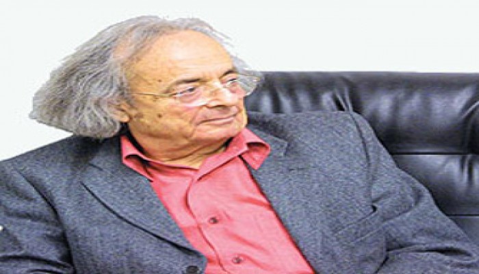 أدونيس وقراءة المتنبي