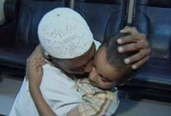 البنتاجون يلاحق "سامي الحاج" بتهمة ادعاء المرض!
