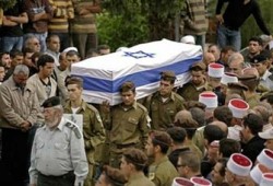 مقتل ضابط صهيوني وجرح 13 في تفجير 3 سيارات مفخَّخة