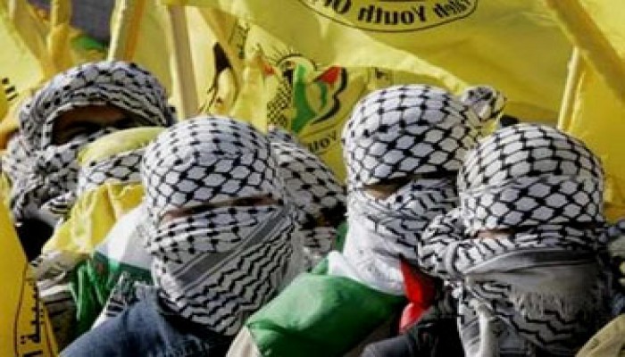 الخلافات تعصف بحركة فتح وأنباء عن إقالة دحلان