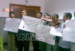 طلاب صيدلة المنصورة وأولياء أمورهم ضد فوضى التحقيقات