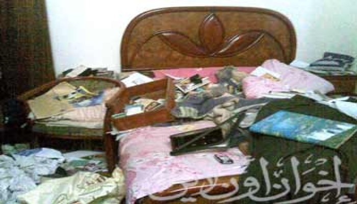 ضابط يقتحم بيت مرشح للمحليات ويعتدي بالضرب على ابنته!!