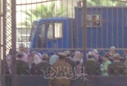 الأمن يستبيح جامعة الفيوم وضابط "يركل" المصحف الشريف!!