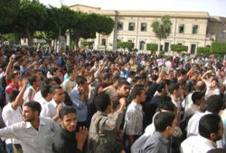 طلاب مصر يرفضون إلغاء مجانية التعليم