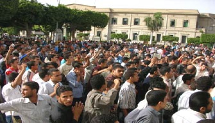 طلاب مصر يرفضون إلغاء مجانية التعليم