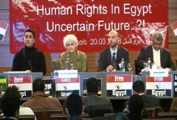 حقوقيون دوليون يدعون لوقف المحاكمات العسكرية