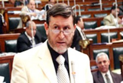 د. فريد إسماعيل يطالب الحكومة بتوفير المياه النقية لقرية الصالحية