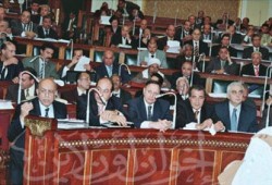 مواجهات برلمانية للحكومة حول أزمة الخبز واحتكار الحديد