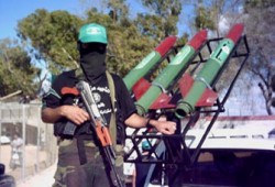 القسام تُطلق النار من السلاح الثقيل تجاه الطيران الصهيوني بدير البلح