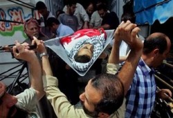 عشرات الآلاف يشيِّعون 4 من مجاهدي المقاومة اغتالهم الصهاينة