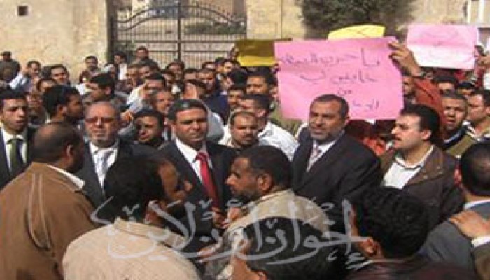 اعتصام 5 نواب وألف مرشح ببنها