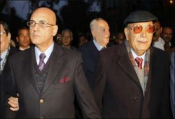 وقفة لمثقفي مصر أمام السفارة الفرنسية احتجاجًا على استضافة الصهاينة