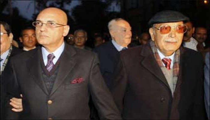 وقفة لمثقفي مصر أمام السفارة الفرنسية احتجاجًا على استضافة الصهاينة