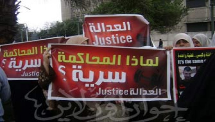 خبراء ومثقفون: على النظام مراجعة "عقله" قبل النطق بحكم العسكرية