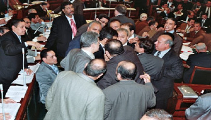 مواجهات عاصفة في مجلس الشعب حول قانون نقل الأعضاء