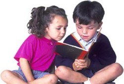 كيف تجعلين طفلك يحب القراءة؟