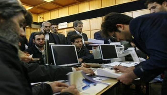 الانقسامات تهدد القوى السياسية قبل الانتخابات الإيرانية