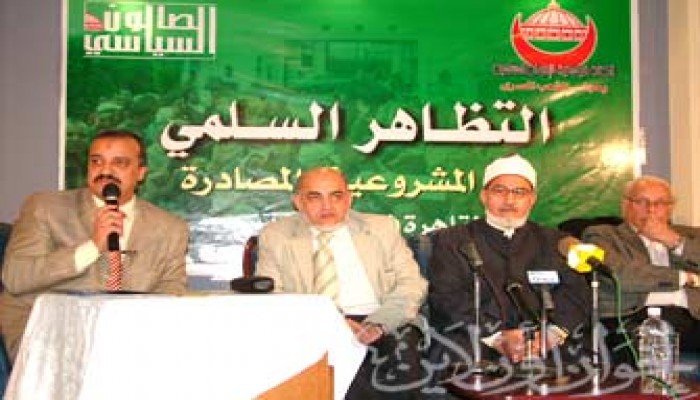 الإخوان والقوى السياسية يرفضون قانون تجريم التظاهر في دور العبادة