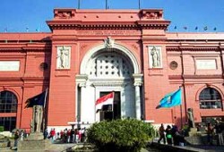 مقتنيات أثرية نادرة على سلالم وزارة "المالية"!!