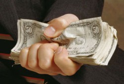 تراكم الديون وتزايد الإفلاس بين الأمريكيين