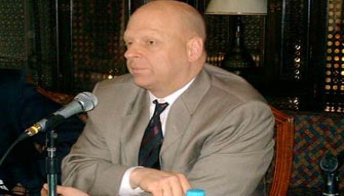 مدير مهرجان دبي السينمائي السابق يطالب بتعويض 5 ملايين دولار