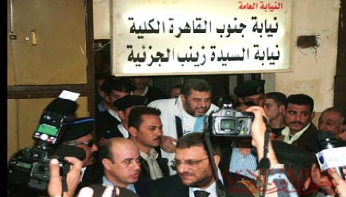 الحكومة المصرية تحاكم الشاطر وتكرِّم من أهان الذات الإلهية!!