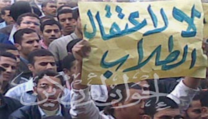 الحرس الجامعي بالأزهر يقتحم مدرجات طب ويهدد الطلاب بالاعتقال