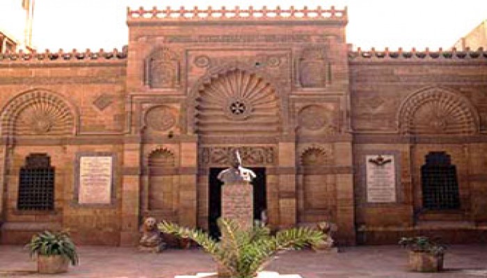 لمبات "مضروبة "باهظة الثمن في المتحف القبطي!!