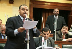 عباس يجري قرعة الحج لأهالي الأربعين بالسويس