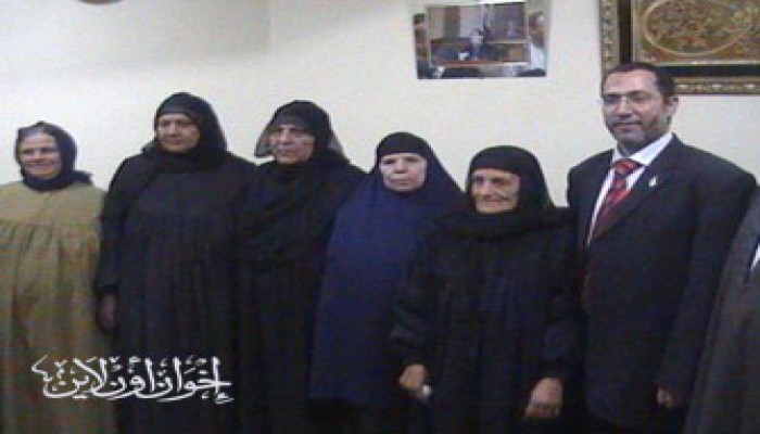 ياسر حمود يعلن 10 فائزين بالحج في قرعة علنية