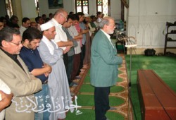 قيادات الإخوان تشيِّع جنازة والد أحمد أشرف والعزاء الأحد بالشاذلية