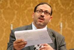 حمدي إسماعيل يوزع 10 تأشيرات حج على أهالي دائرته بقرعة علنية