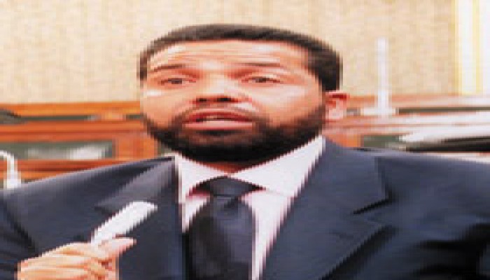 رجب هلال حميدة يعتصم داخل مكتب الشهر العقاري بمجلس الشعب