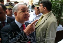 الوزير يوجه ألفاظًا غير مهذبة إلى طلاب الخدمة الاجتماعية!
